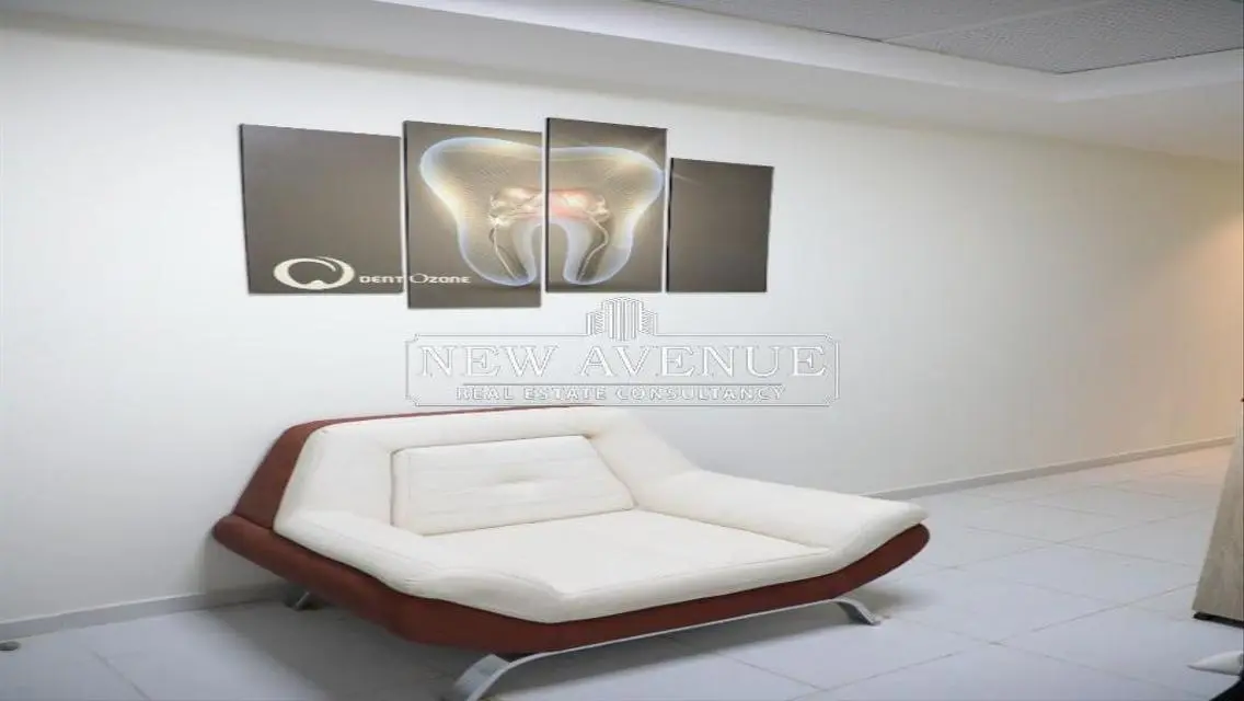 عيادة 102 م للإيجار | أوزون التجمع | تشطيب فاخر