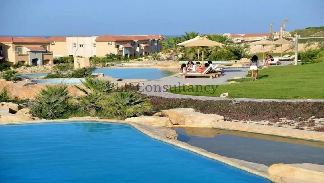 شاليه للبيع3 غ متشطب صف اول على البحر تلال تقسيط