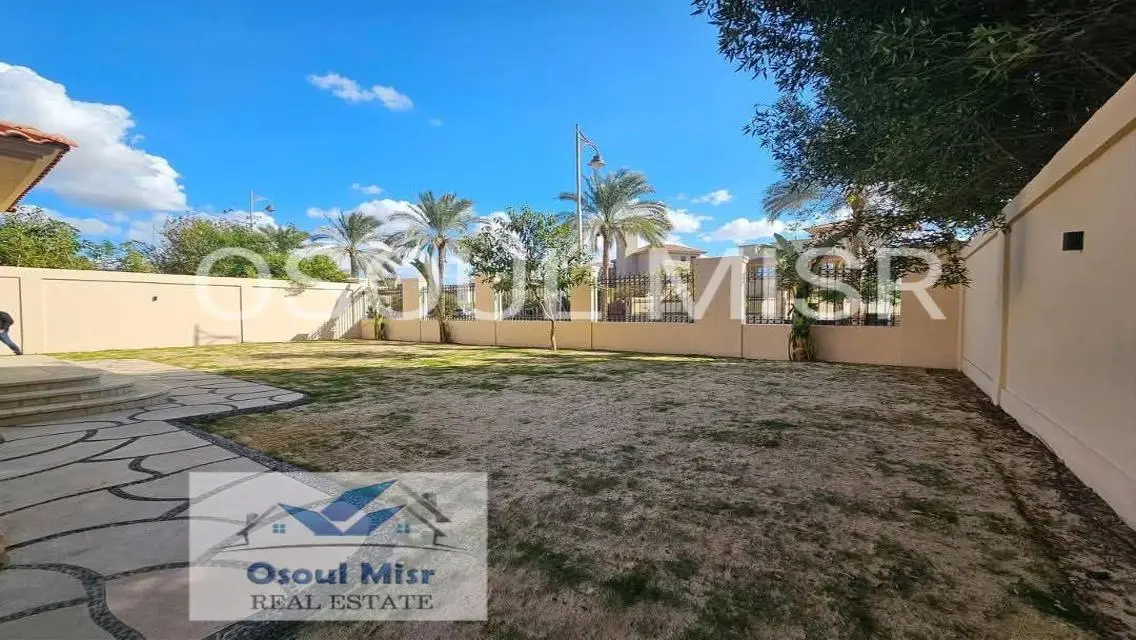 Villa for rent in Royal City Compound
