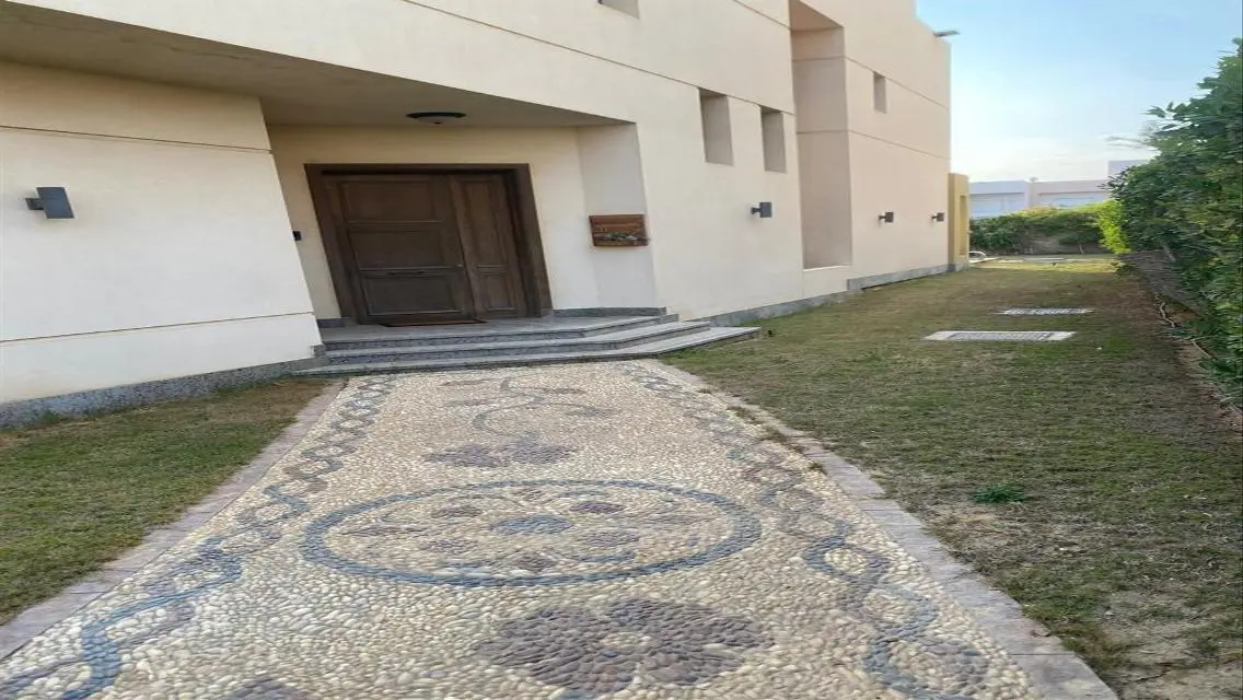 For sale villa in Grand Heights