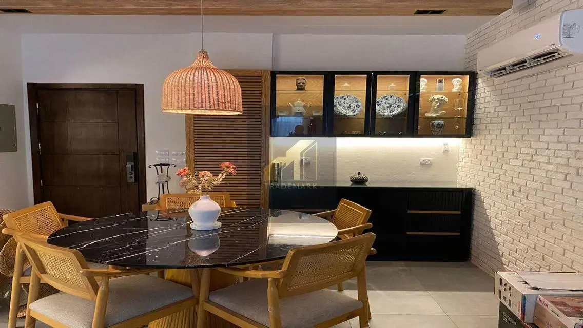 apartment wz garden fully furnished prime location
