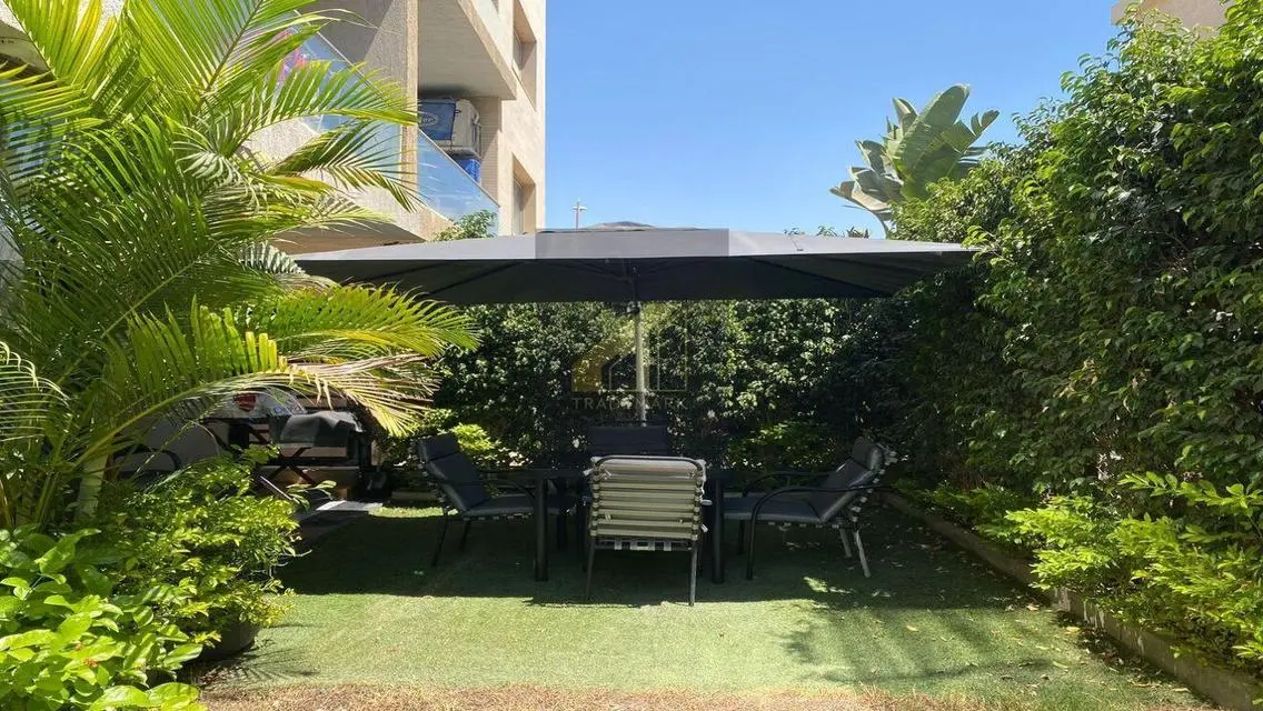 apartment wz garden fully furnished prime location
