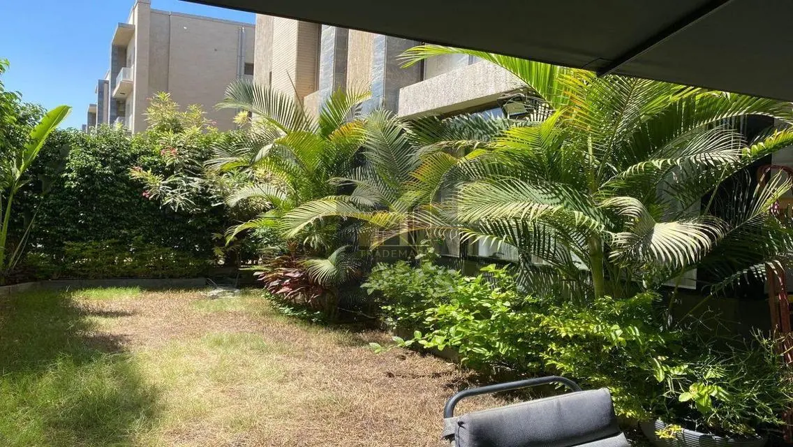 apartment wz garden fully furnished prime location