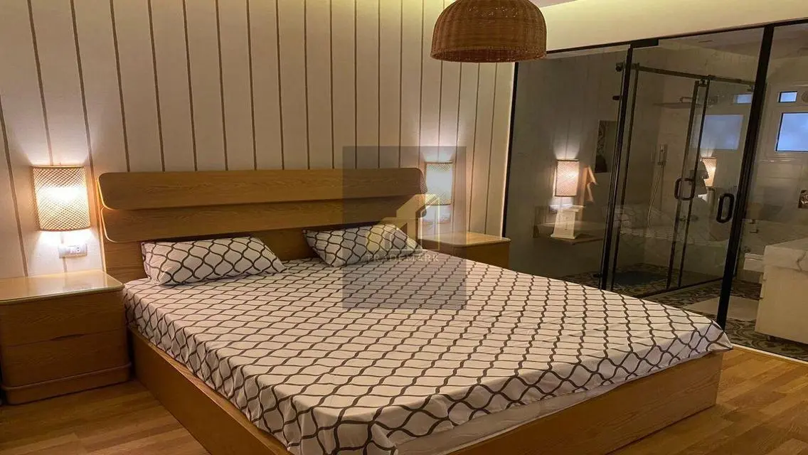 apartment wz garden fully furnished prime location