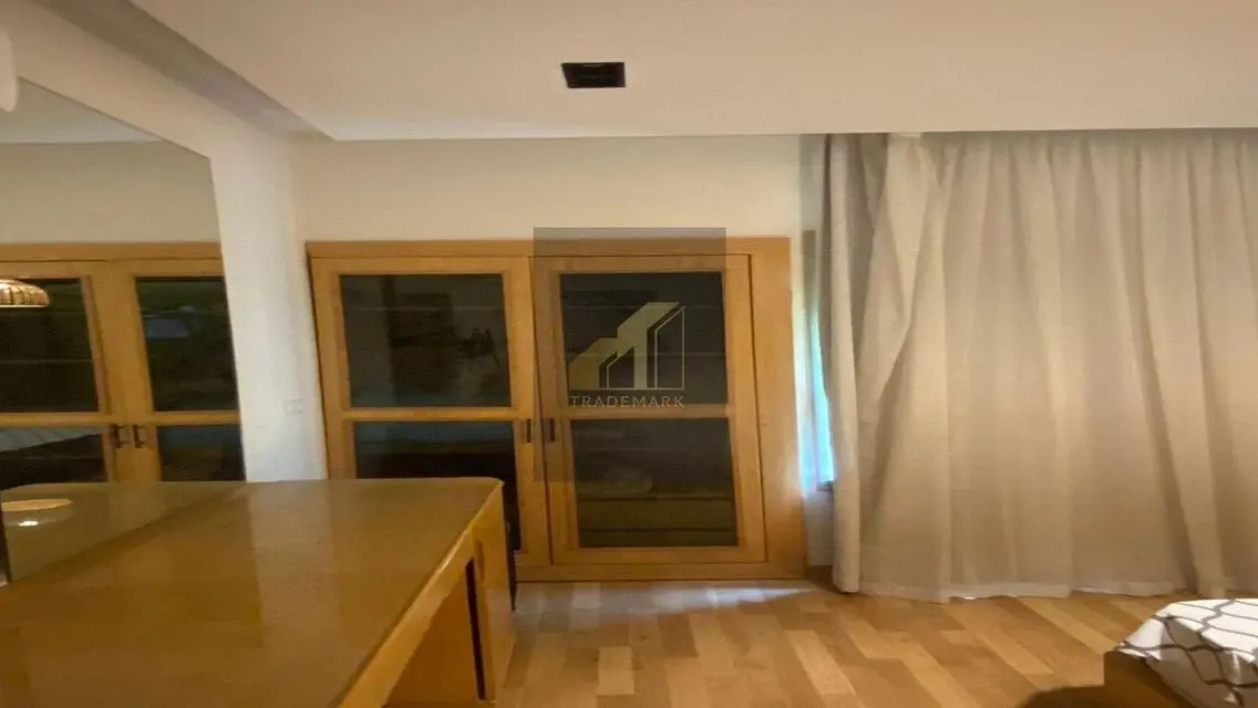 apartment wz garden fully furnished prime location