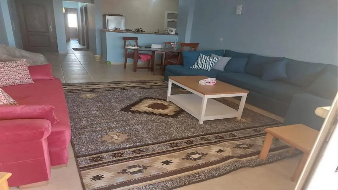 Luxurious 5-Room Apartment with Lake View Balcony