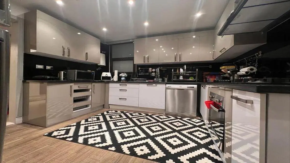 Ultra modern furnished apartment, first residence
