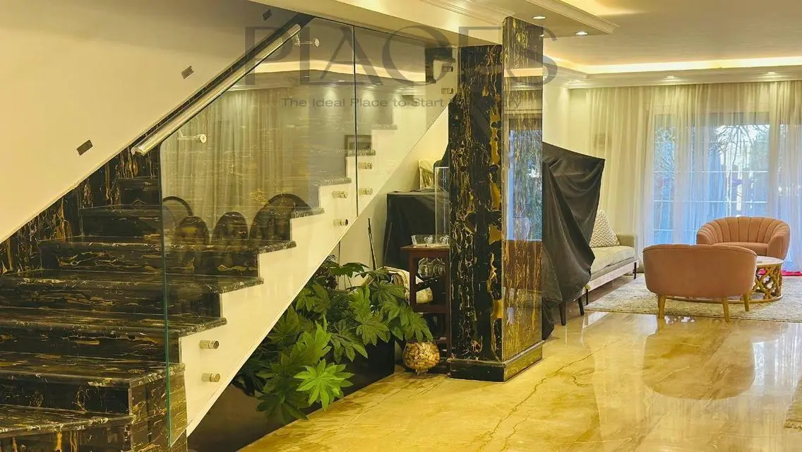 I Villa For Sale 287 M in Mountain View Hyde Park