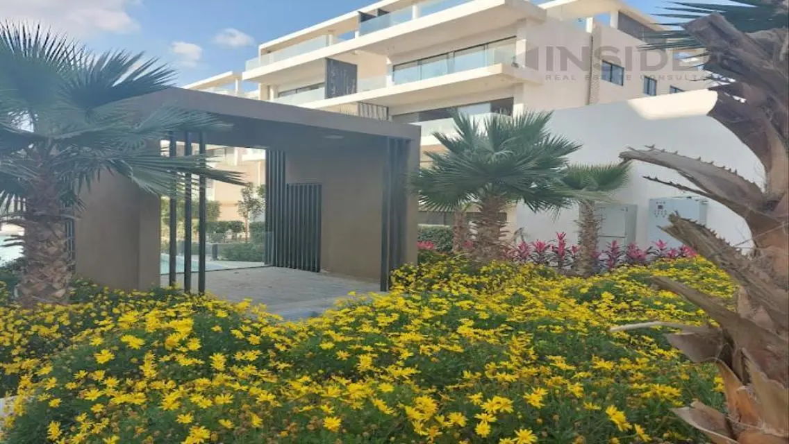 بنت هاوس للبيع بسعر رائع ليك فيوريزيدنس موقع ممتاز