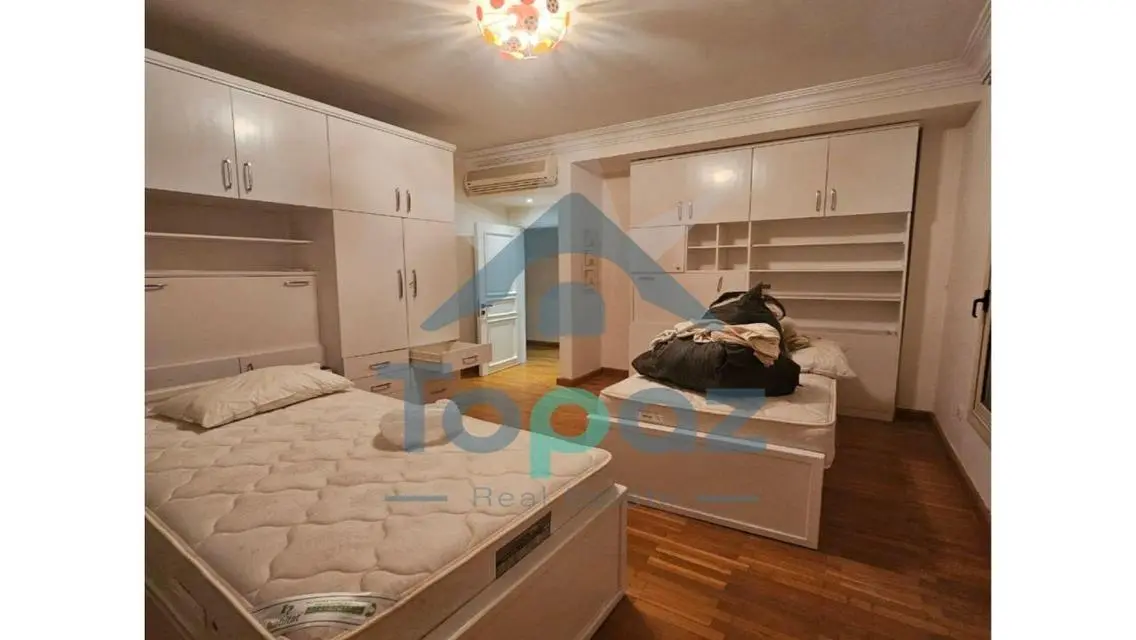 For rent: furnished apartment in Beverly Hills