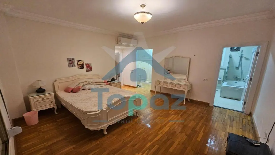 For rent: furnished apartment in Beverly Hills