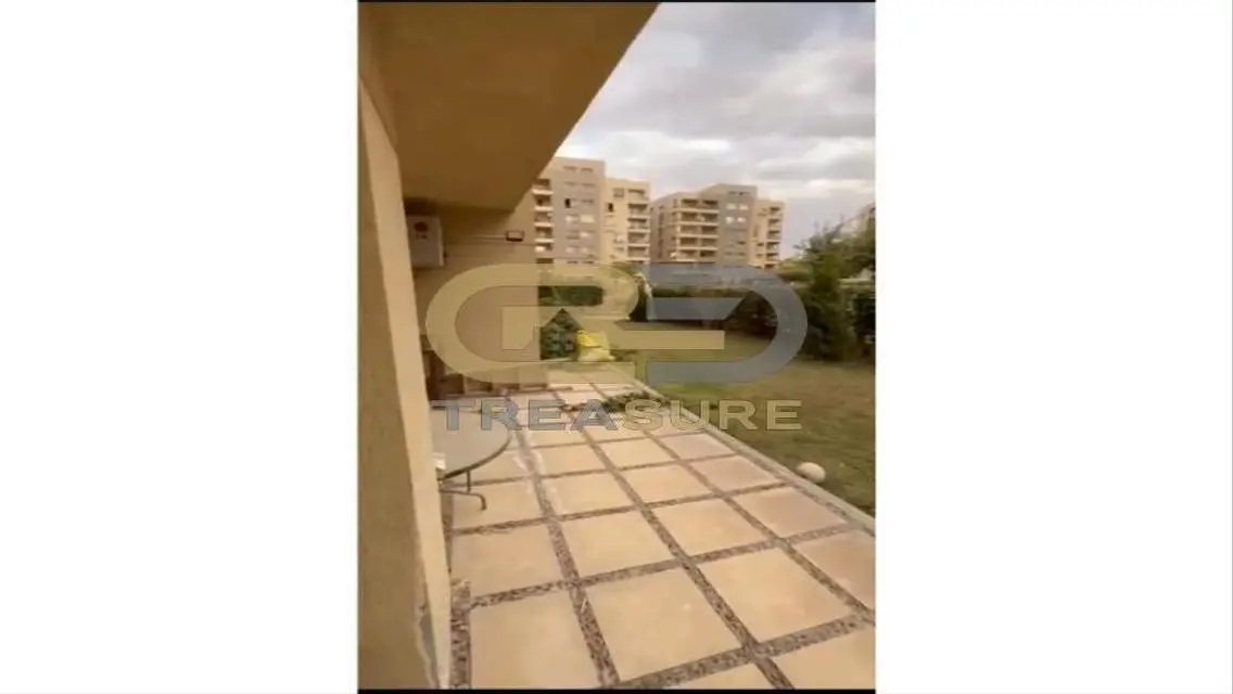 Apartment with garden in The Square Kitchen + Acs.