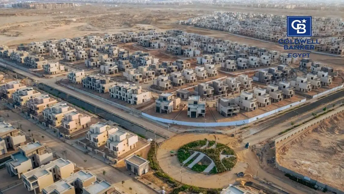 شقة متشطبة استلام فوري امام النادي الاهلي\ زد بارك