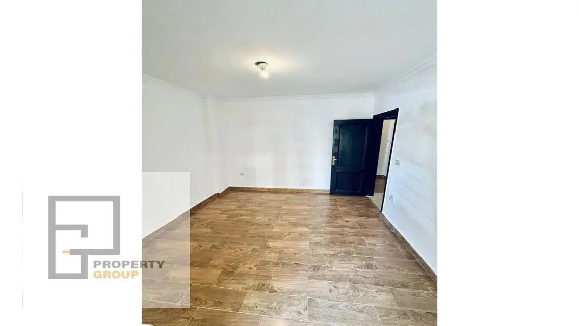 Distinctive, fully finished apartment in October