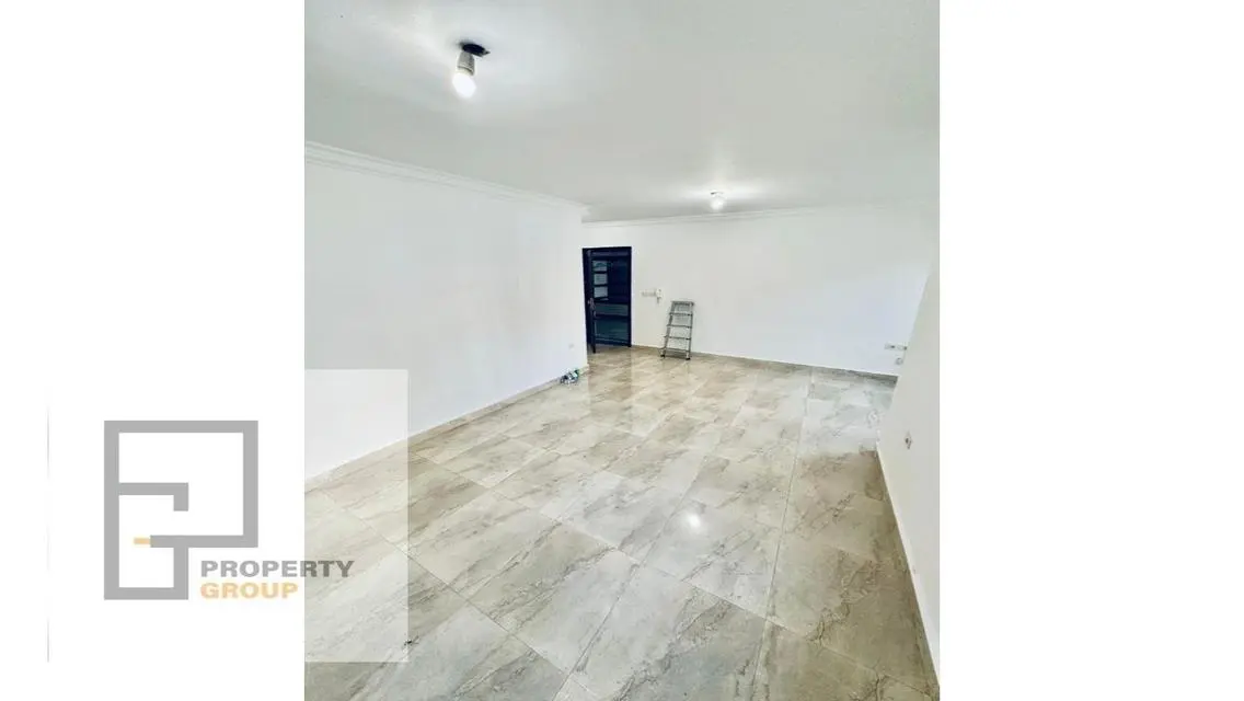 Distinctive, fully finished apartment in October