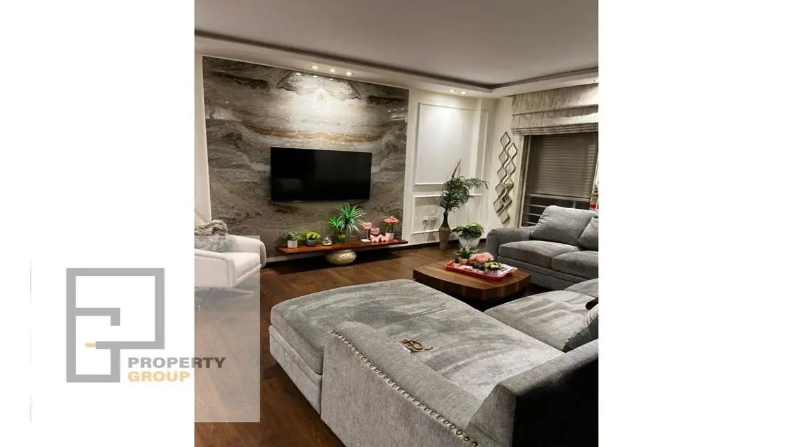 Distinctive, fully finished apartment in October