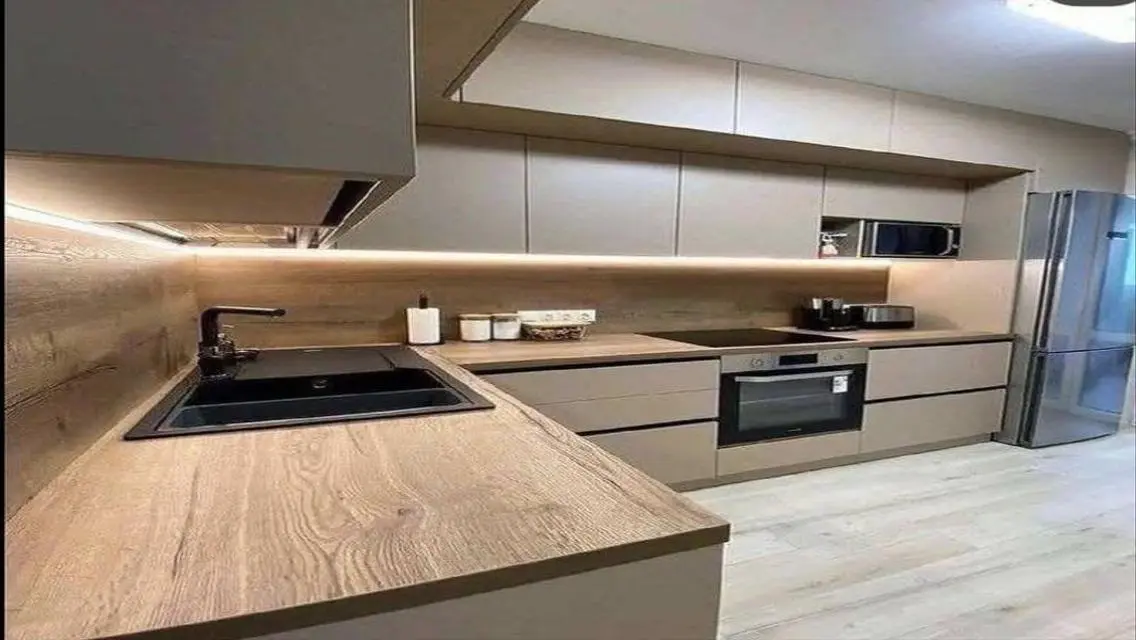 شقة متشطبة جاهزه للسكن بسعر مغري خلف رويال سيتي