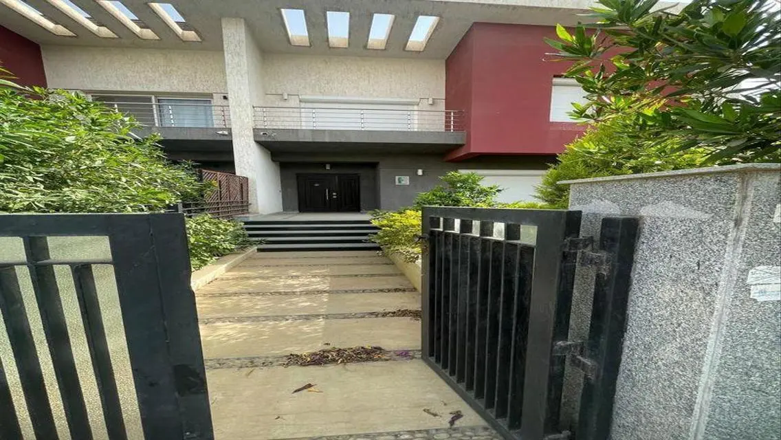 فيلا تحفه للبيع كاش بمدينتى نموذج ii تشطيب فندقى