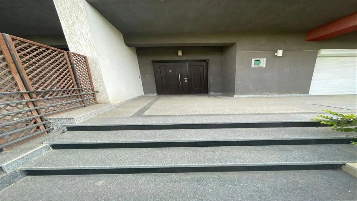 فيلا تحفه للبيع كاش بمدينتى نموذج ii تشطيب فندقى