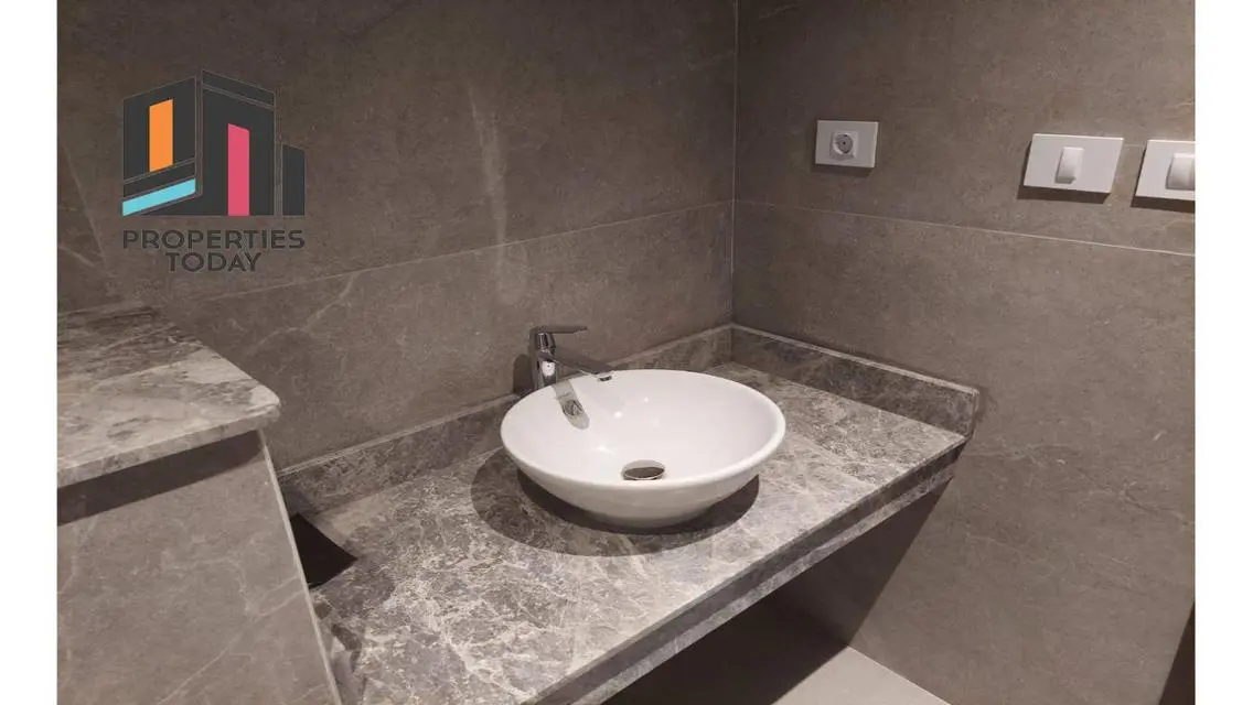 Apt 3 Beds Double View In Zed Towers