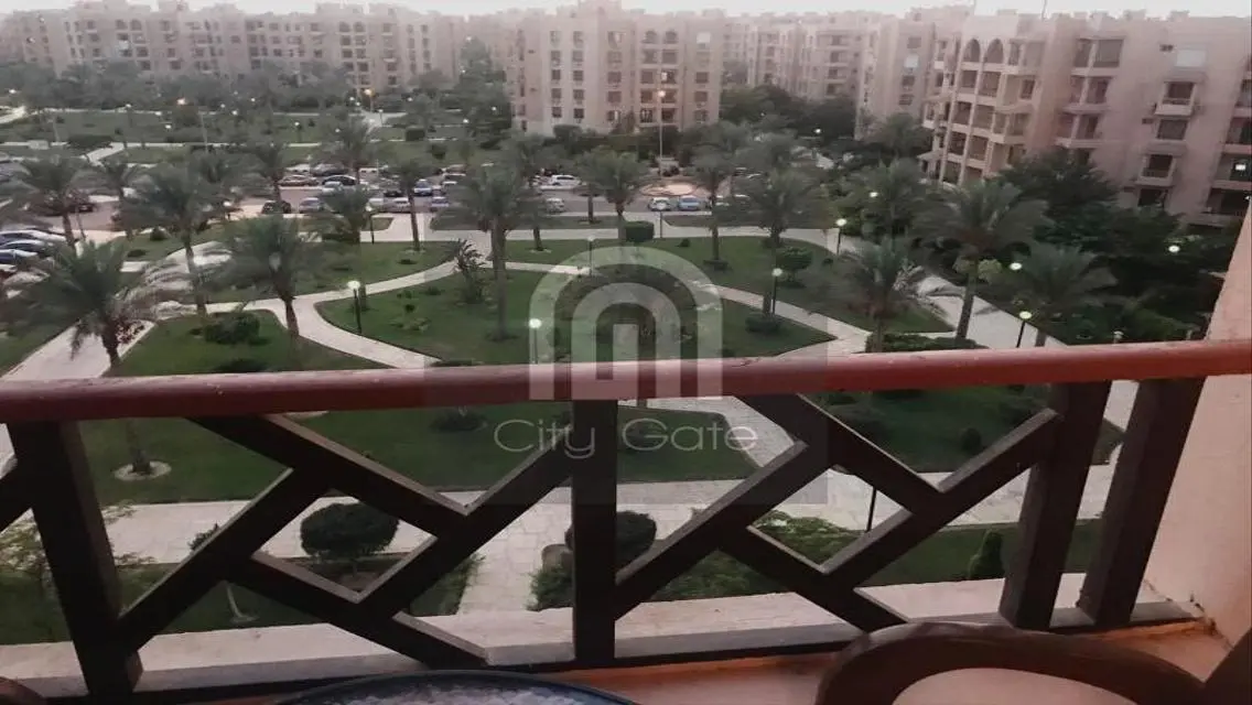 شقة فى الرحاب مرحاة خامسة تشطيب وعفش ملوكي كلاسيك
