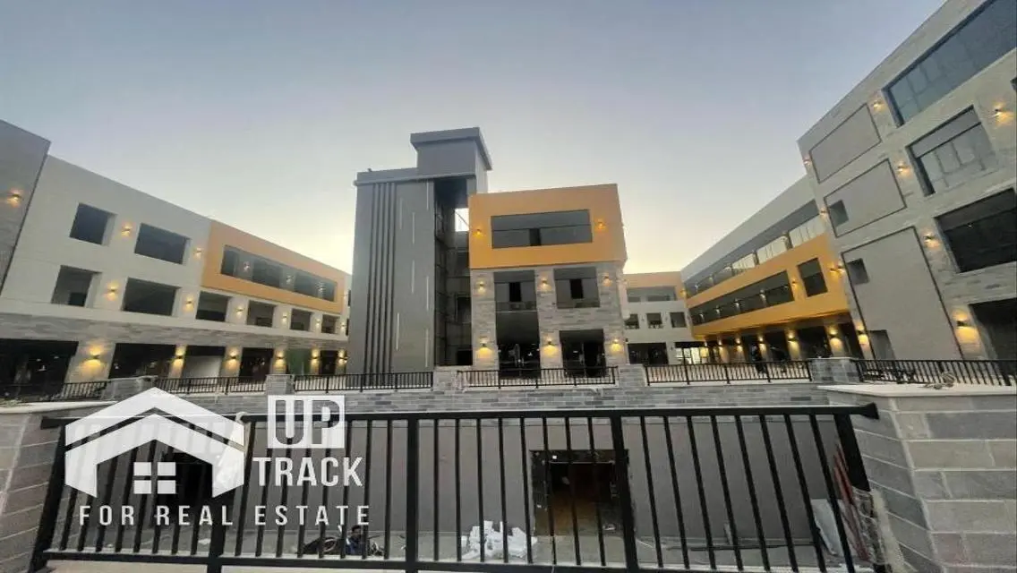 محل متاجر لمطعم ايطالى فى مول بالشروق باقساط 5سنين