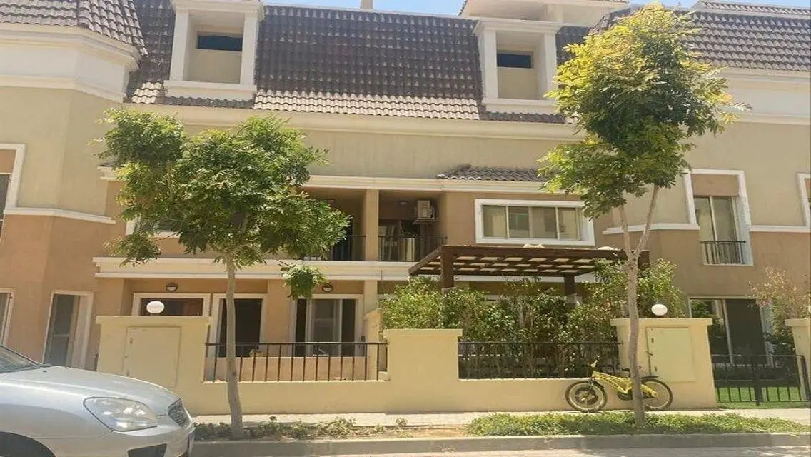 فيلا للبيع 160م ف Sarai ع طريق السويس بخصم كاش جدا