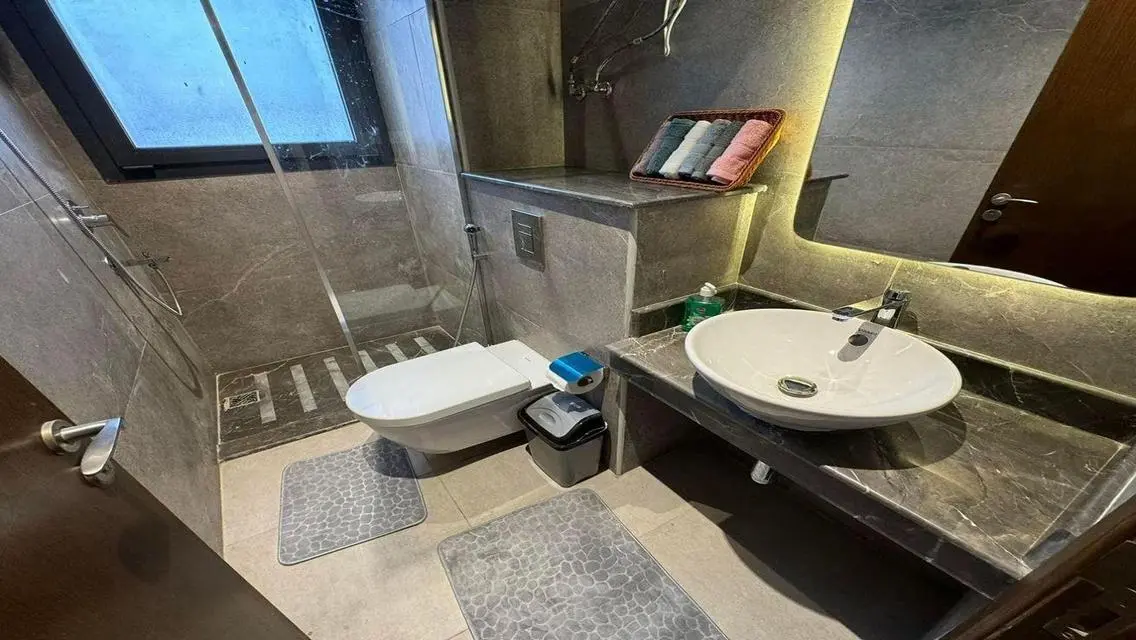 135m, 1st use, 8th F, double view inside project