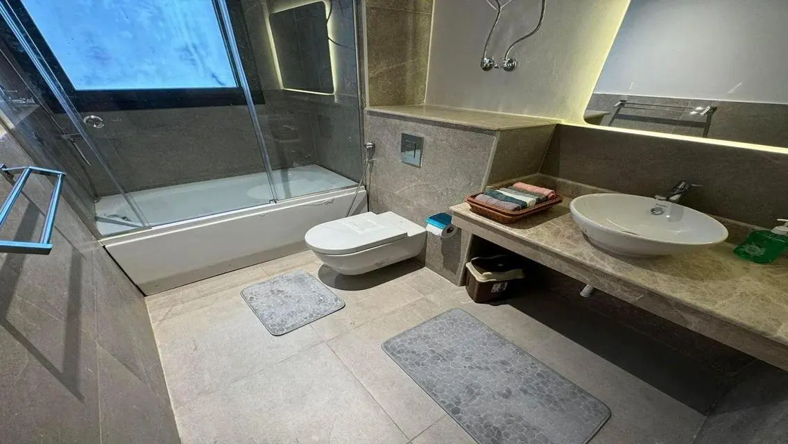135m, 1st use, 8th F, double view inside project