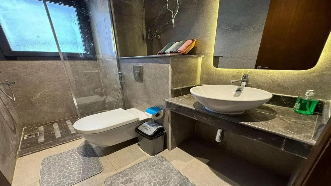 135m, 1st use, 8th F, double view inside project