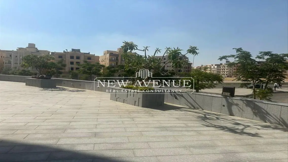 F&amp;B Retail Prime location in water way the hub