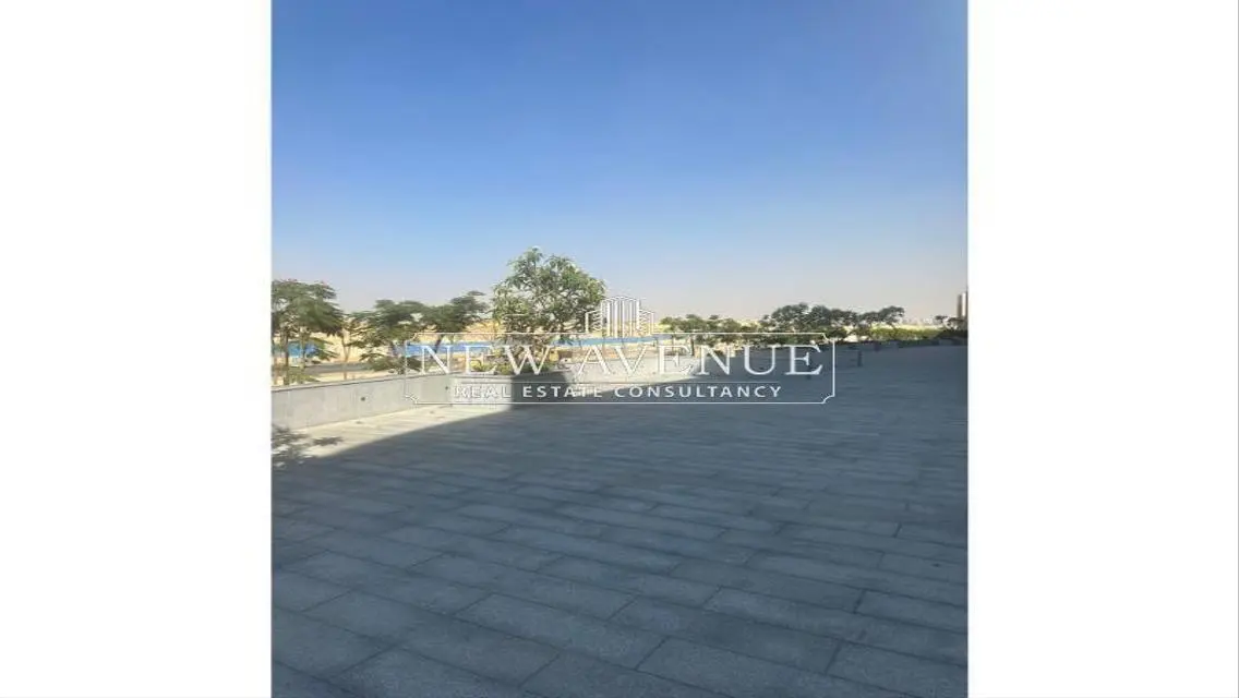 F&amp;B Retail Prime location in water way the hub