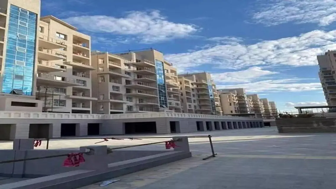 شقه استلام فورى متشطبه في مدينه العالمين الساحل