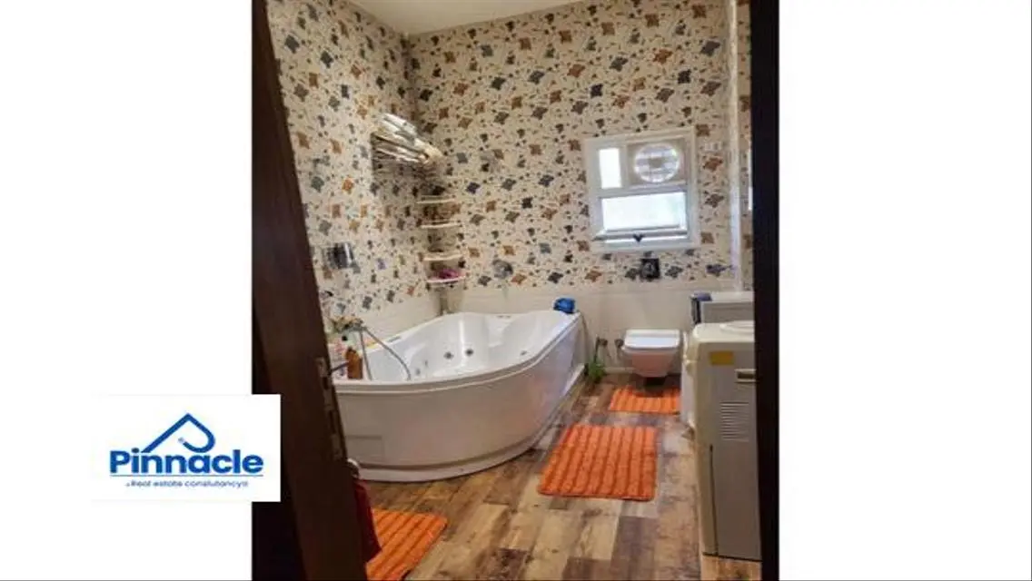 Villa for sale with private swimming pool - 800 m