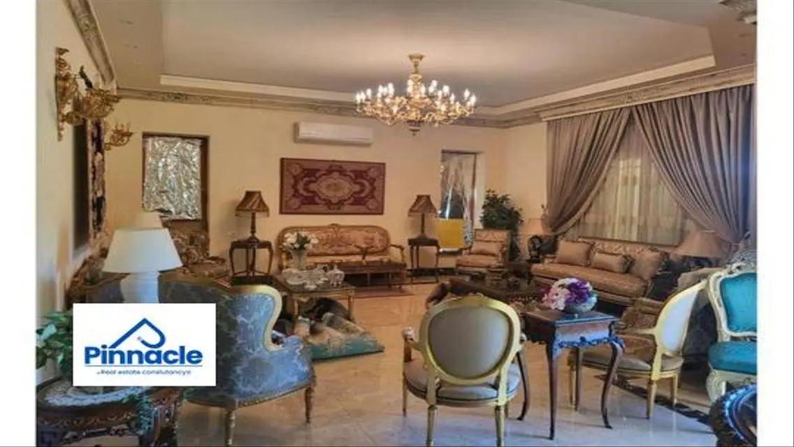 Villa for sale with private swimming pool - 800 m