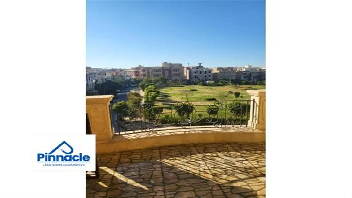 Villa for sale with private swimming pool - 800 m