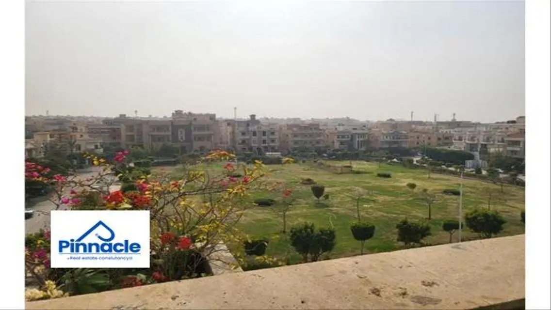 Villa for sale with private swimming pool - 800 m