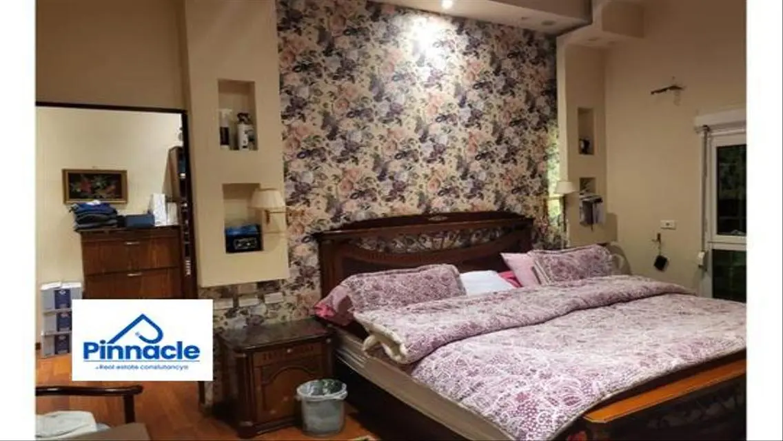 Villa for sale with private swimming pool - 800 m