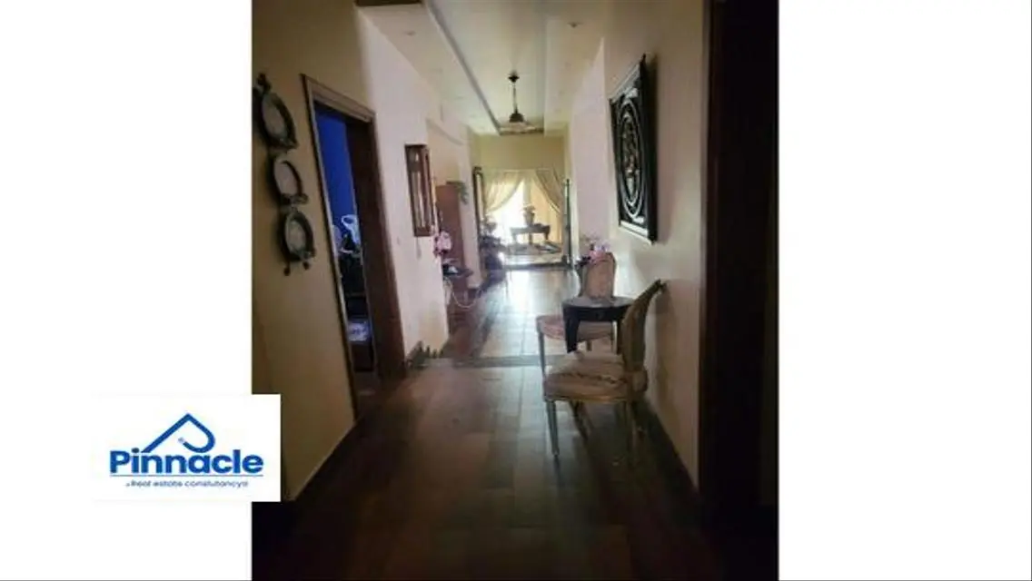 Villa for sale with private swimming pool - 800 m