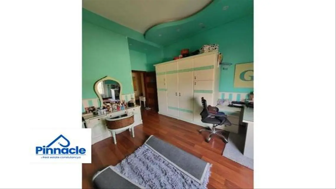 Villa for sale with private swimming pool - 800 m