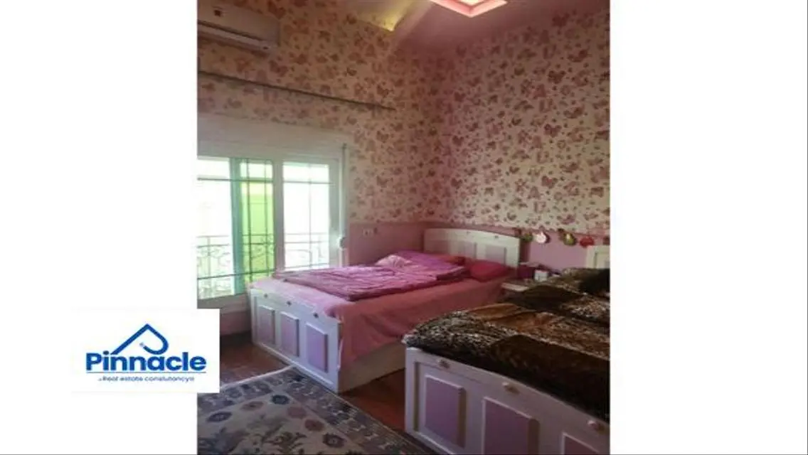 Villa for sale with private swimming pool - 800 m