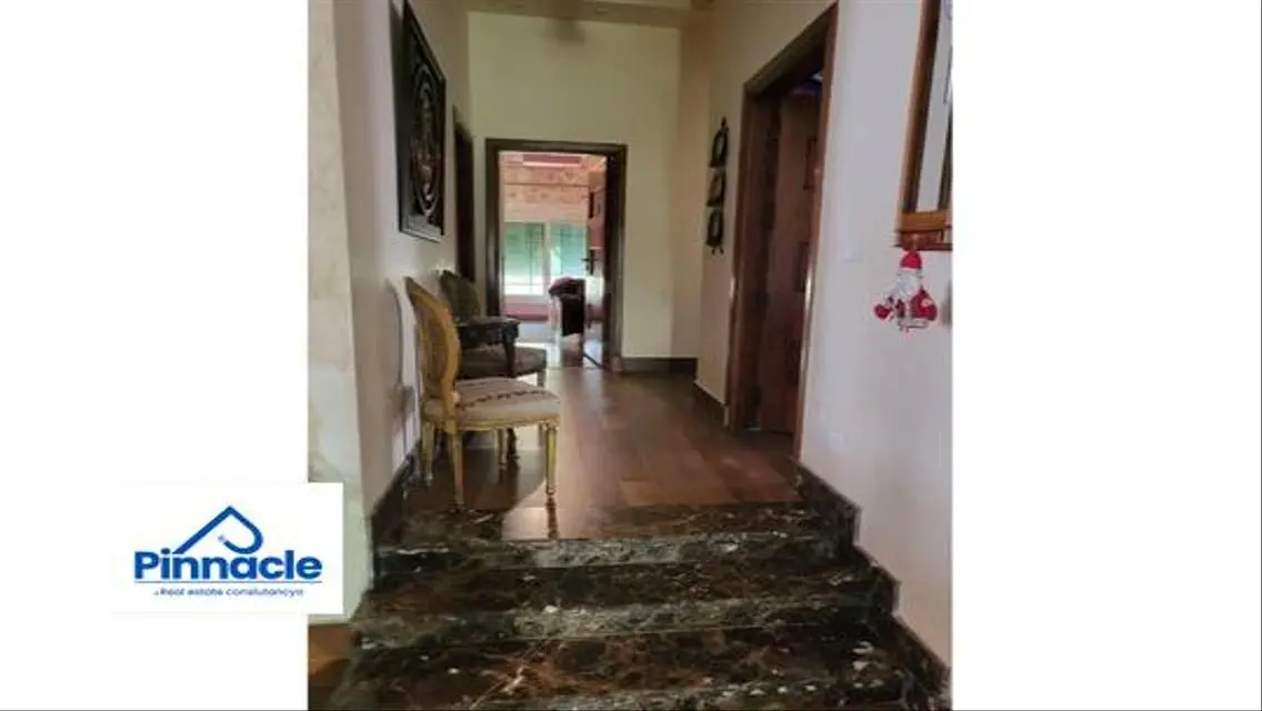Villa for sale with private swimming pool - 800 m