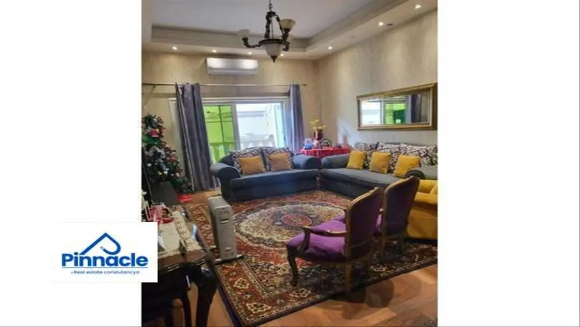 Villa for sale with private swimming pool - 800 m