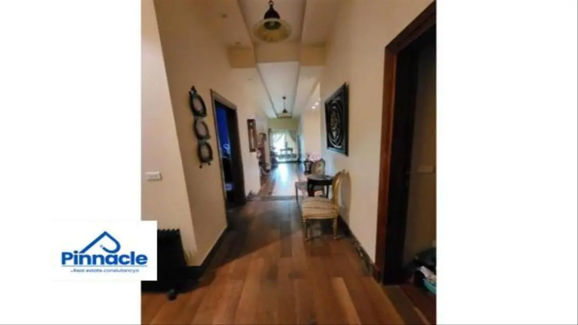 Villa for sale with private swimming pool - 800 m
