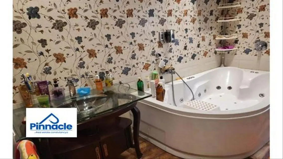 Villa for sale with private swimming pool - 800 m