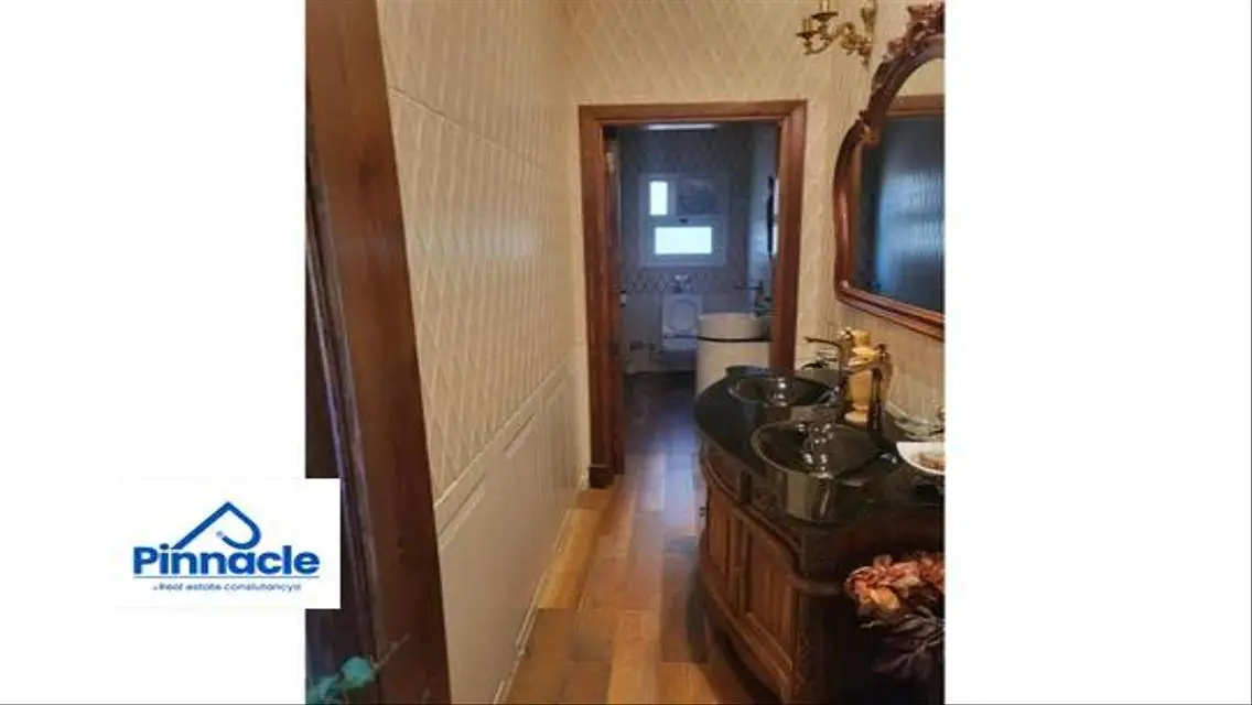 Villa for sale with private swimming pool - 800 m