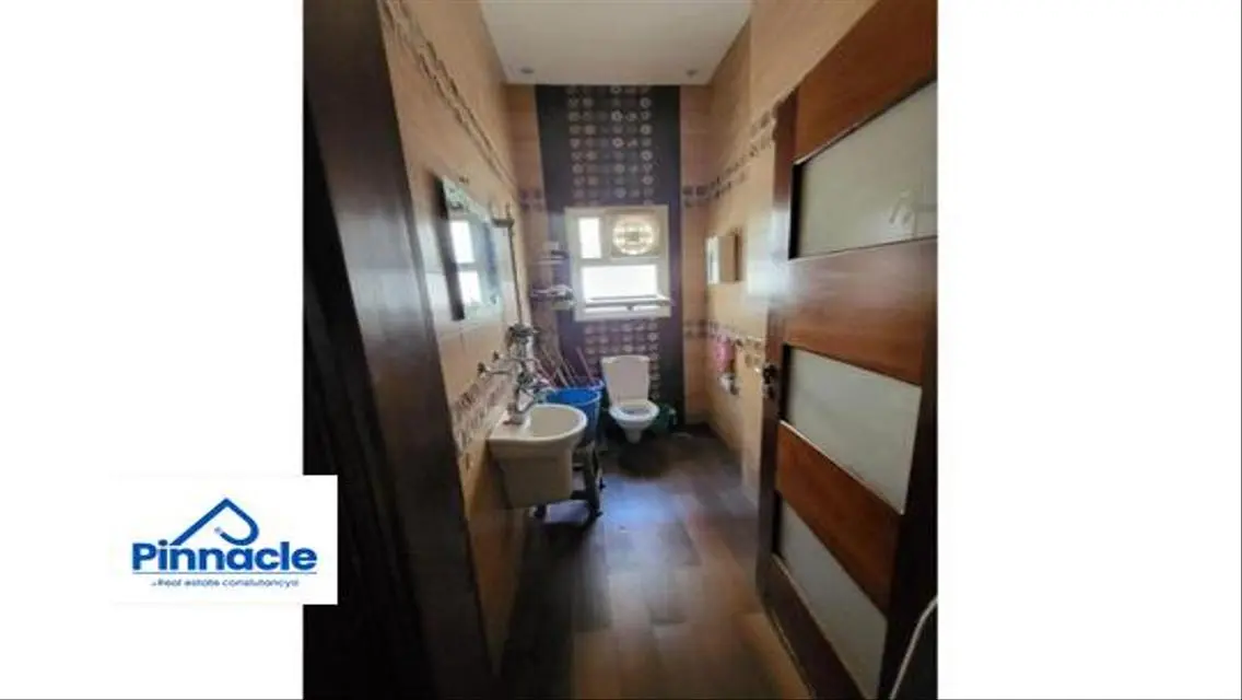 Villa for sale with private swimming pool - 800 m