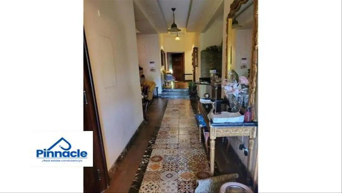Villa for sale with private swimming pool - 800 m