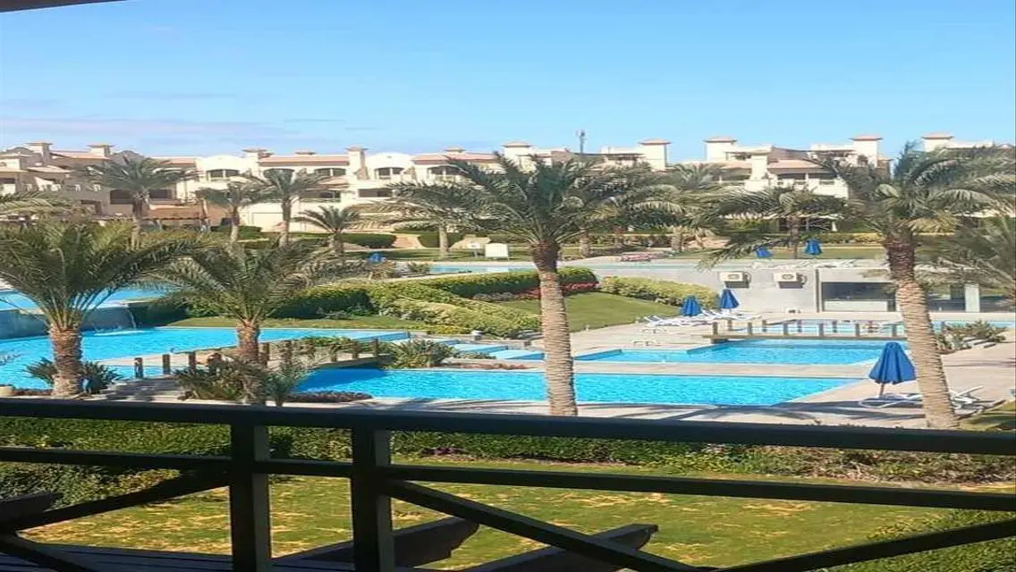 للبيع شاليه لقطه صف تاني في لافيستا 7 العين السخنه