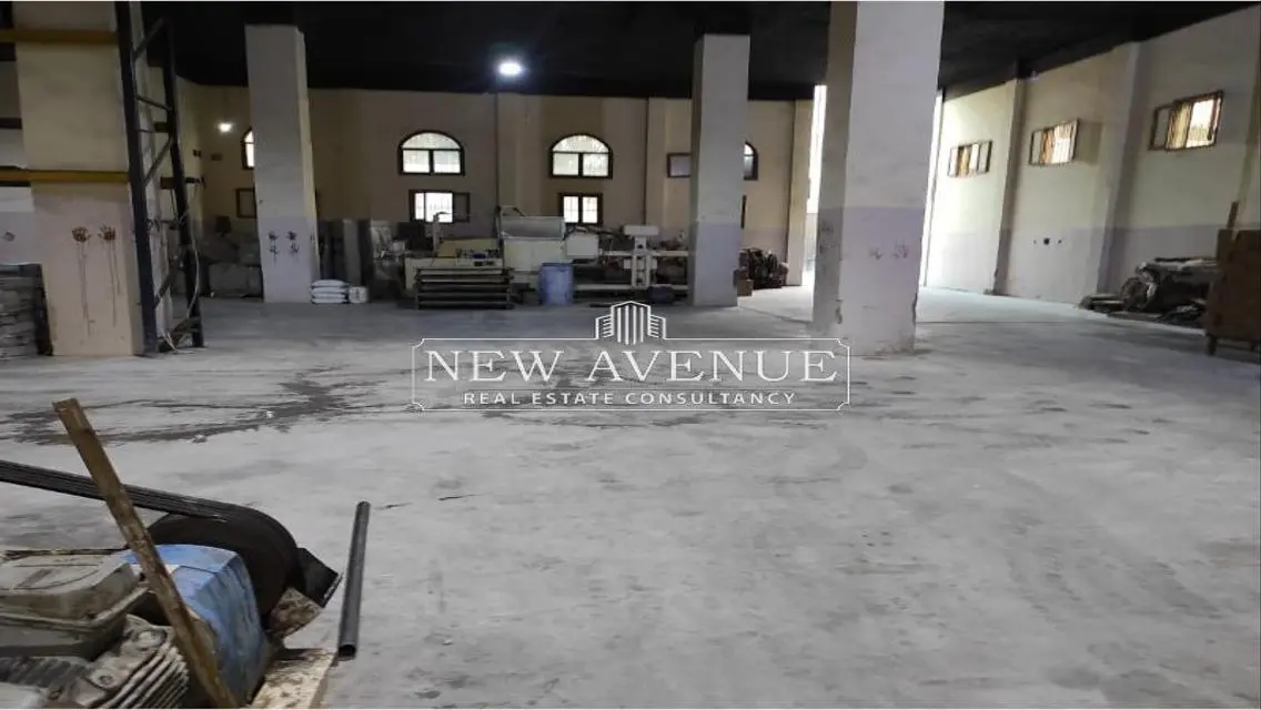 مصنع 2000 متر2 مشطب بالكامل في المنطقه الصناعيه